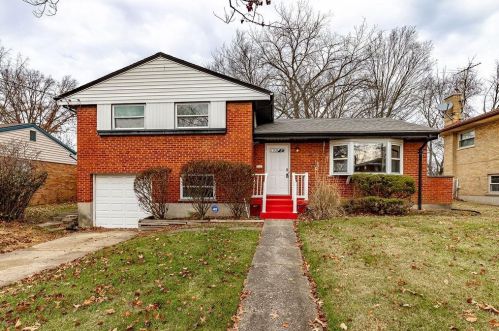 1040 Bluejay Dr, Cincinnati, OH 45231-5811