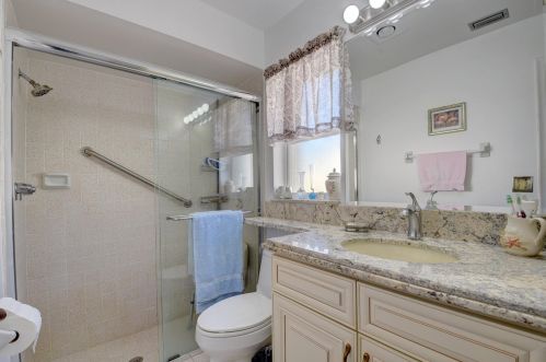 5136 Mirror Lk Blvd, Boynton Beach FL  33472-1211 exterior