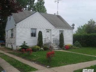 80 Burnett St, Hempstead, NY 11550-6606