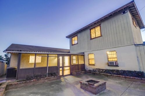 2170 Emerald St, San Diego, CA 92109-3620