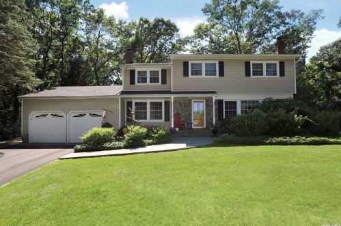 15 Leaf Ct, San Remo, NY 11754-1217