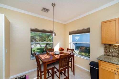 556 Indian Key Dr, Fort Pierce FL  34986-2051 exterior