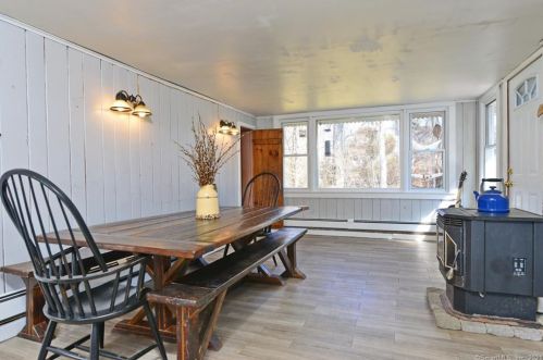 7 Dewey St, Putnam CT  06260-1352 exterior