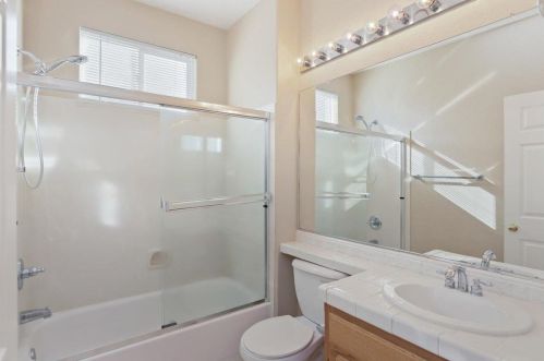 877 Shortland Way, Manteca CA  95337-8568 exterior