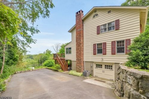25 Darmstatter Rd, Skyline Lakes NJ  07456-1301 exterior