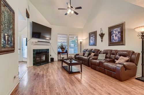101 Pony Cv, Uhland, TX 78640-4207