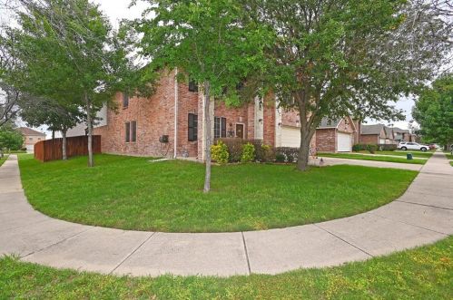 2805 Desert Dr, Denton TX  76210-0496 exterior