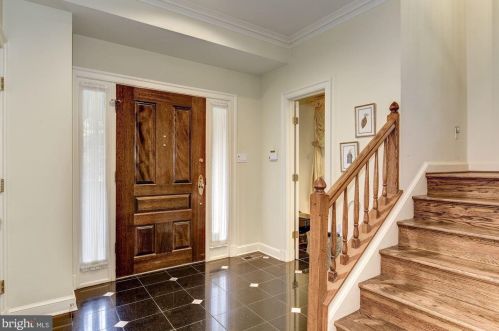 4613 Charleston Ter, Washington, DC 20007-1912