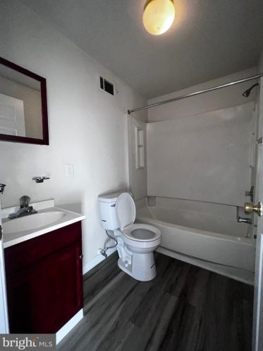 402 Adams St, Wilmington DE  19801-2017 exterior