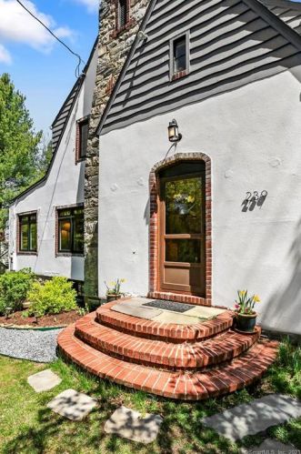 239 Hubbard Ave, Stamford, CT 06905-4818