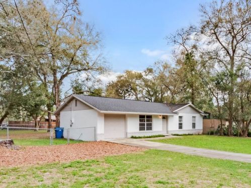 825 Pearl St, Deland, FL 32720-6521