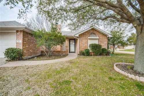 841 Spring Meadows Dr, Burleson TX  76028-7455 exterior
