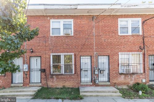 4313 Hunt Pl, Washington, DC 20019-8004