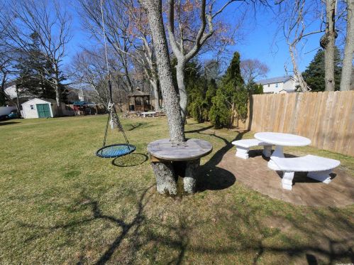 5 Minto Ct, South Setauket NY  11720-2884 exterior