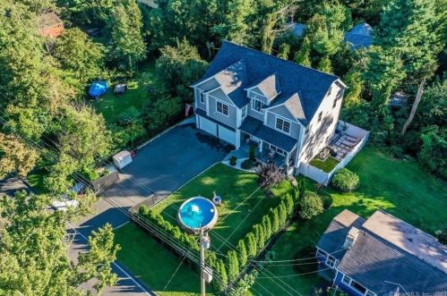 39 Candlewood Shores Rd, Brookfield Center, CT 06804-1405