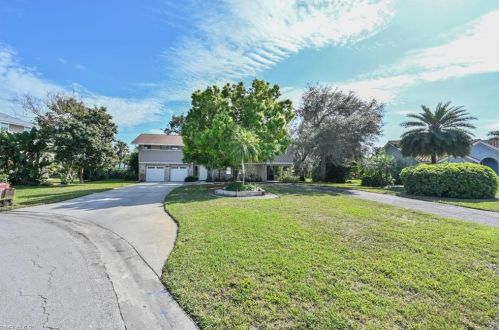 146 Oakwood Ct, Naples, FL 34110-1146
