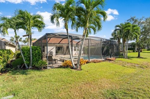 9463 Quarry Dr, Naples FL  34120-5223 exterior