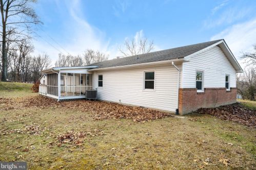 288 Cave Spring Ln, Edinburg VA  22824-3404 exterior
