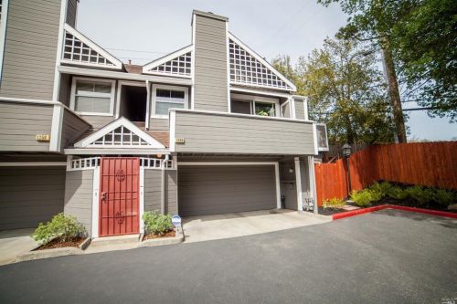 1360 7th St, Benicia, CA 94510-3587