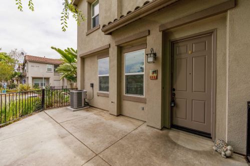 227 Calle Del Sol, Vista CA  92083-3609 exterior
