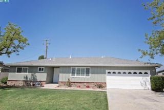 2734 Beech Ave, Visalia CA  93277-6137 exterior
