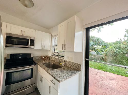 3105 Ocean Pkwy, Boynton Beach FL  33435-1652 exterior