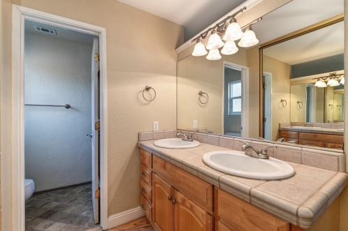 8437 Juglans Dr, Citrus Heights CA  95662-3048 exterior