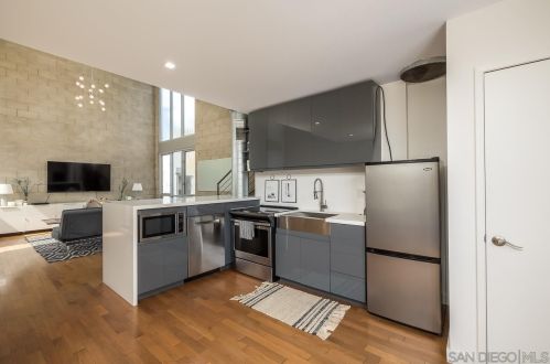 979 Laurel St, San Diego CA 92105-4736 exterior