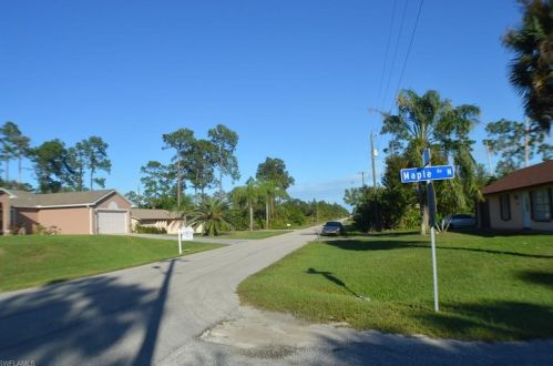 1001 7th St, Lehigh Acres, FL 33972-4078