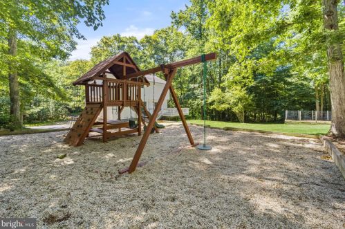 8819 Clinton Dr, Nokesville VA  20181-3205 exterior