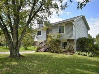 2 Apple Blossom Ln, Hendersonville, NC 28792-9480