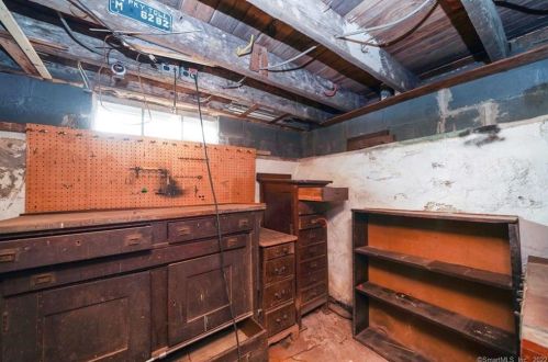 150 Summit St, Bridgeport CT  06606-4839 exterior