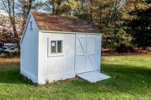 214 Berkshire Rd, Sandy Hook CT  06482-1548 exterior