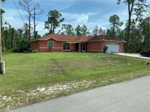 945 Broad St, Lehigh Acres, FL 33974-9662