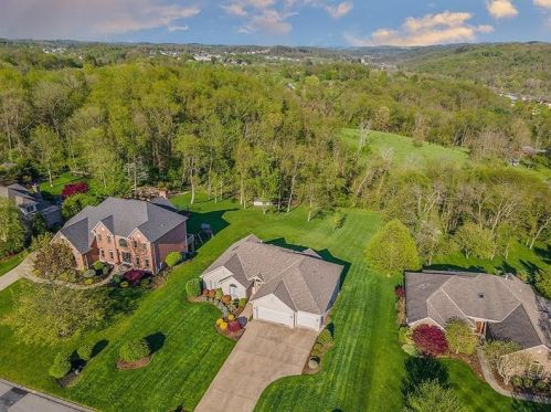 245 Arrowhead Ln, Eighty Four, PA 15330-2689
