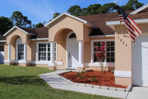 1863 Bellevue Ave, Fort Pierce, FL 34953-1036