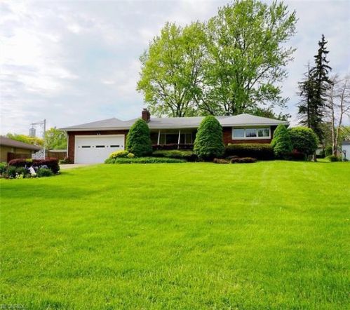 496 Harmony Ln, Campbell, OH 44405-1213