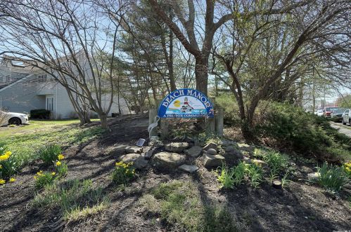 6 Beach Manor Ct, West Islip, NY 11795-4935