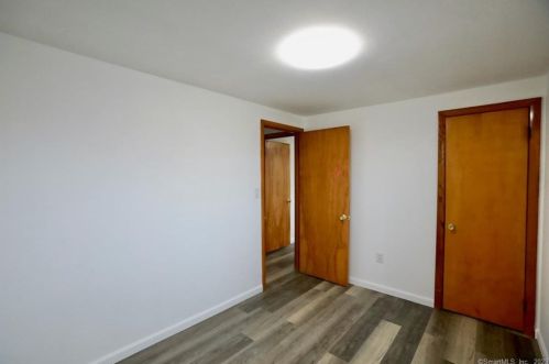 58 Robincrest Dr, Waterbury CT  06708-2406 exterior