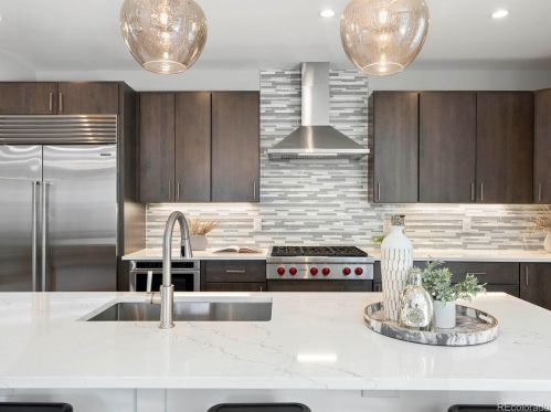 1140 Cook St, Denver CO 80205-5010 exterior