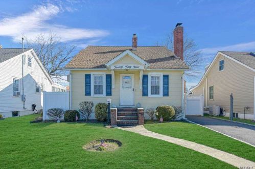 2049 Freeman Ave, North Bellmore, NY 11710-3006