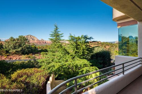 12 Linda Vis, Sedona AZ 86336-5067 exterior