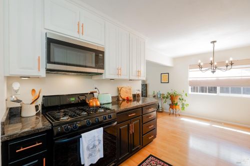 525 Oak Manor Dr, Ukiah CA  95482-5121 exterior