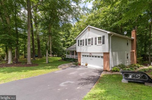 5364 Cleburne Ln, Woodbridge, VA 22192-6034