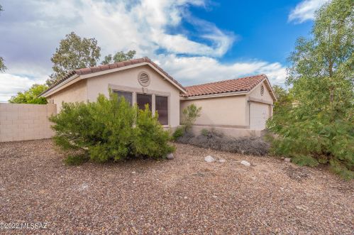 7498 Giachery Ave, Tucson AZ  85747-5613 exterior
