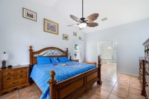 107 Hawthorne Cir, Fort Pierce FL 34953-3524 exterior