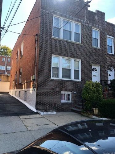 4626 Carpenter Ave, Bronx, NY 10470-1422