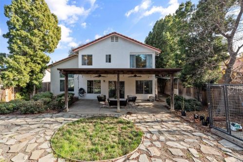 208 Bald Eagle Dr, Vacaville CA  95688-1054 exterior
