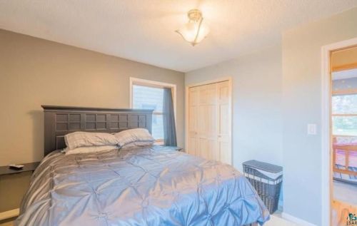 412 32nd St, Hibbing MN  55746-2696 exterior