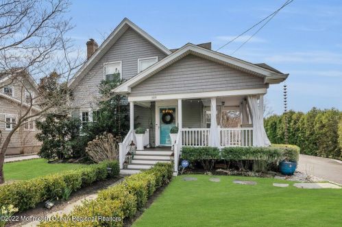 109 Bergen Pl, Tinton Falls, NJ 07701-2110